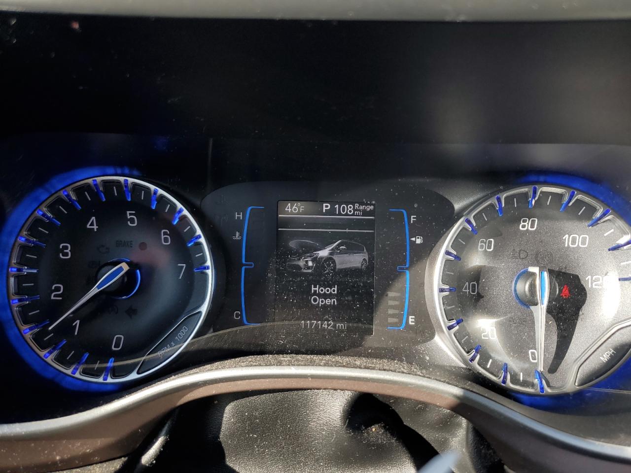 2017 Chrysler Pacifica - Image 9