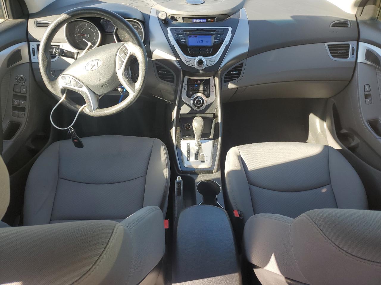 2012 Hyundai Elantra - Image 8