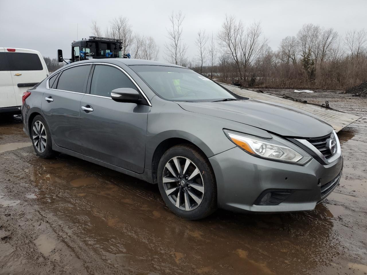 2017 Nissan Altima - Image 4