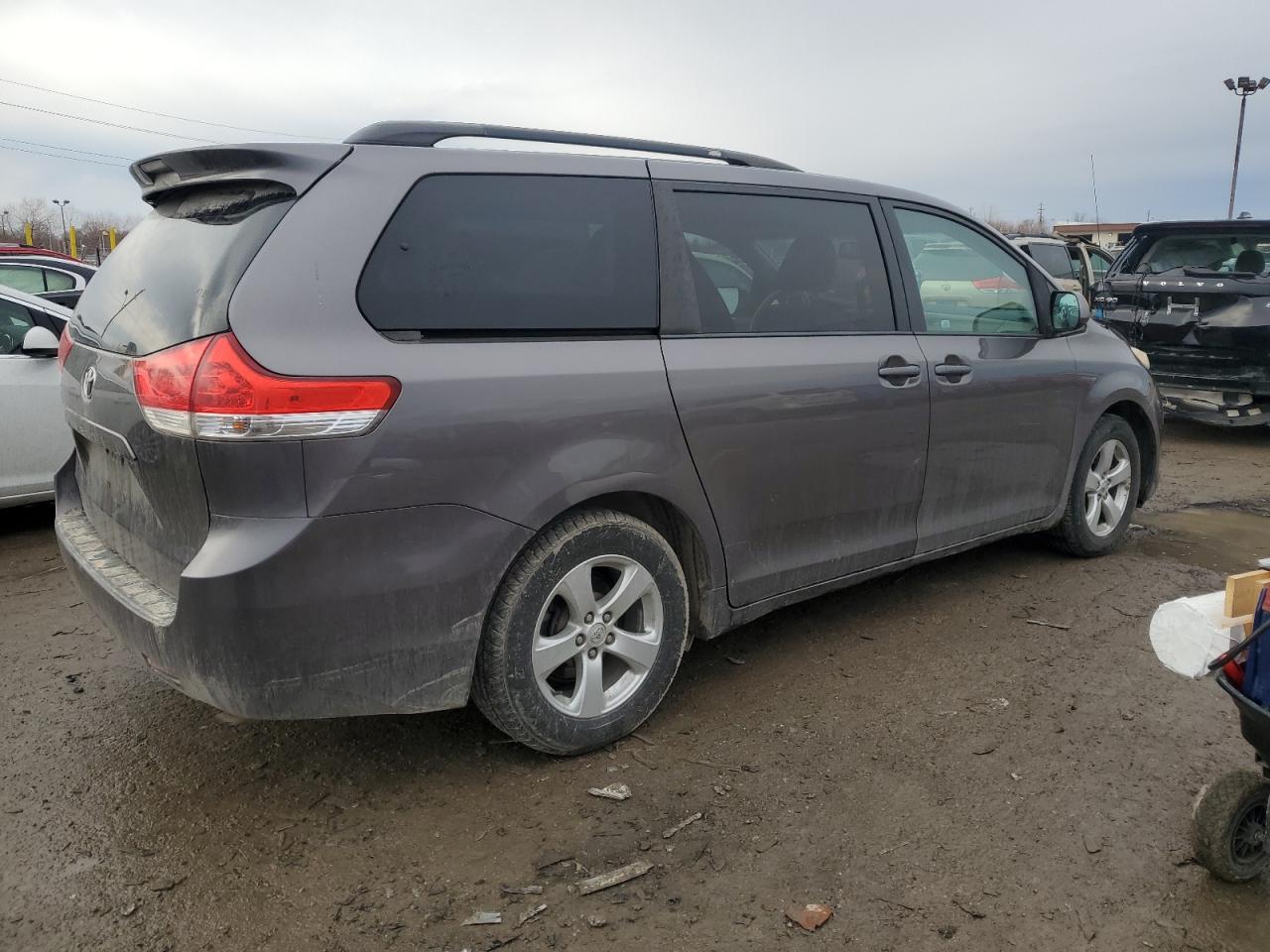 2013 Toyota Sienna - Image 3