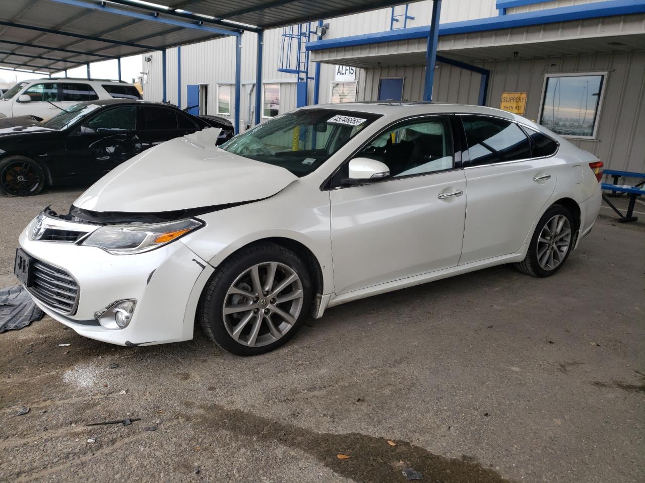 2014 Toyota Avalon - Image 1
