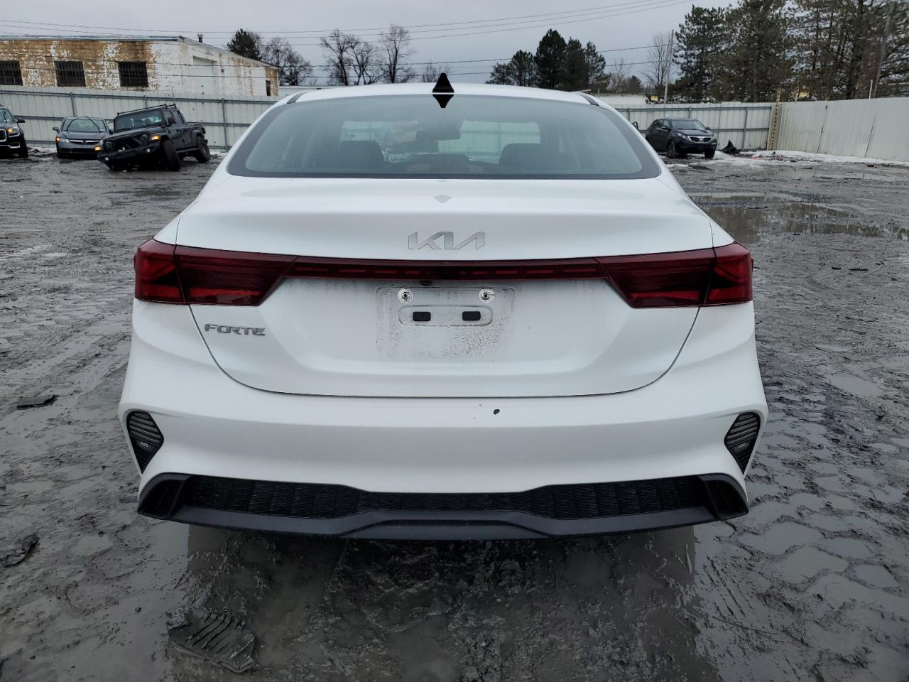 2022 Kia Forte - Image 6