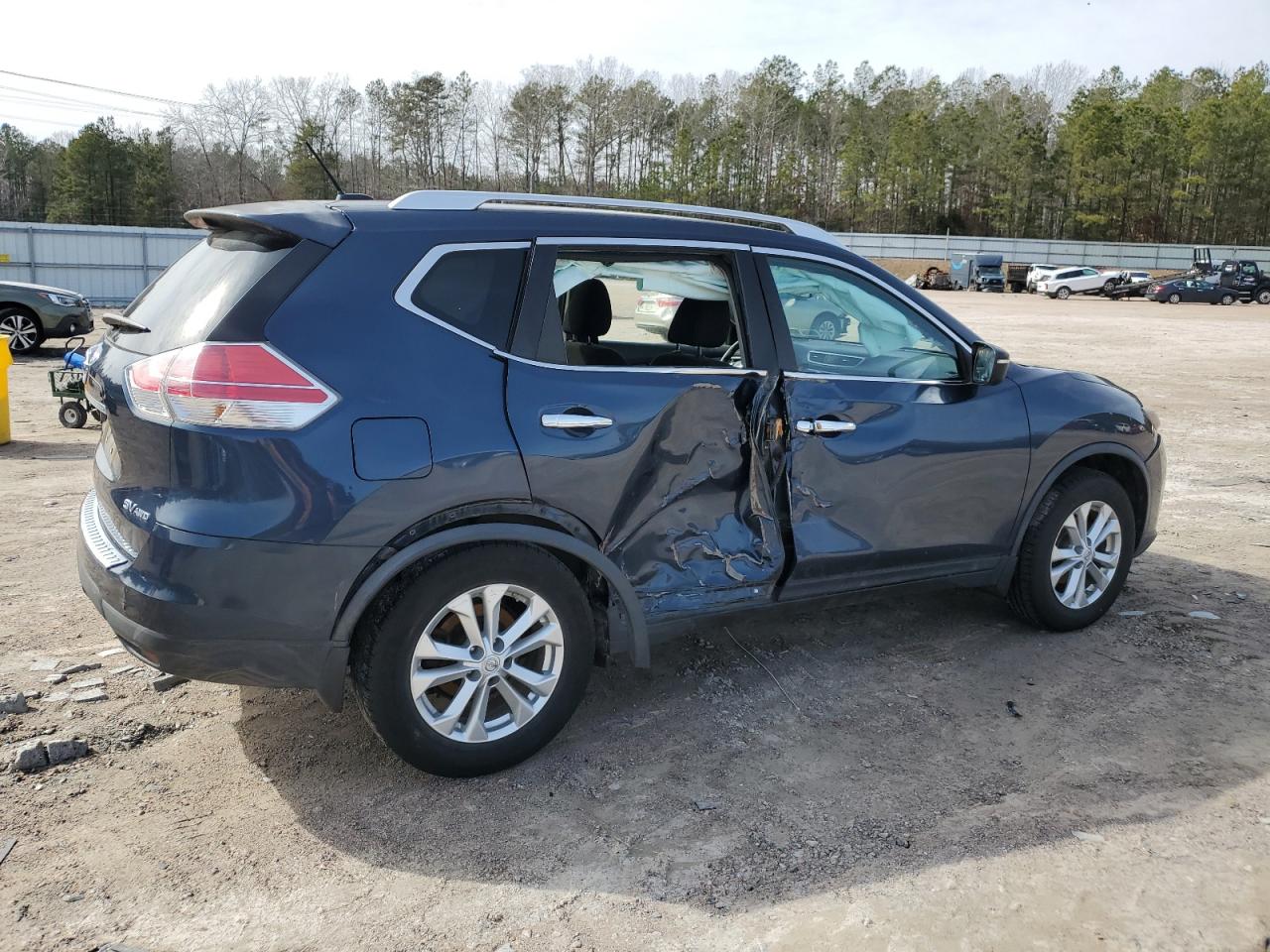 2015 Nissan Rogue - Image 3