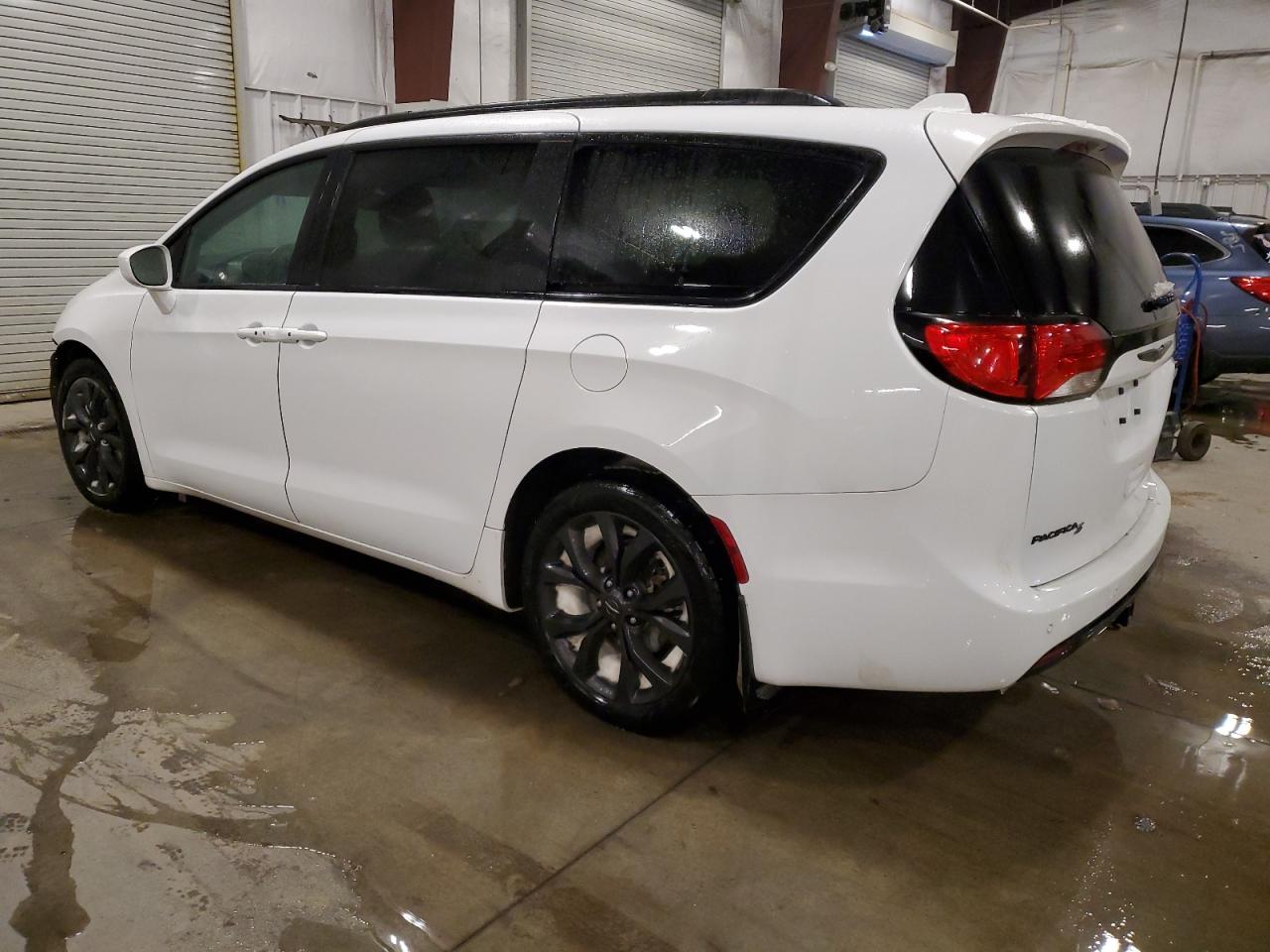 2019 Chrysler Pacifica - Image 2