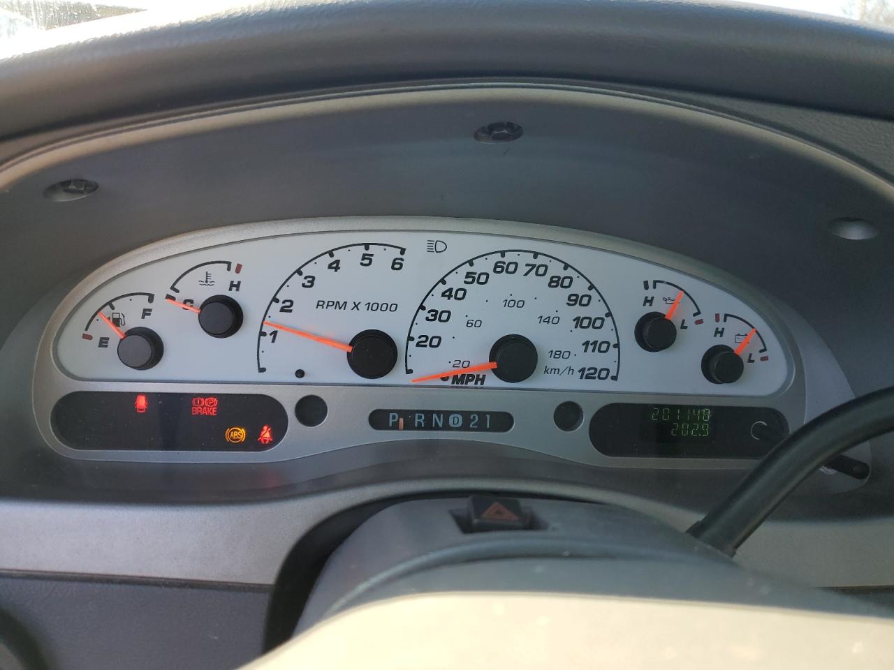 2005 Ford Explorer - Image 9