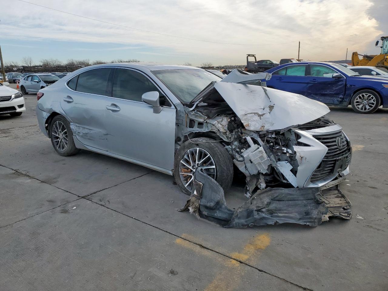 2016 Lexus ES - Image 4