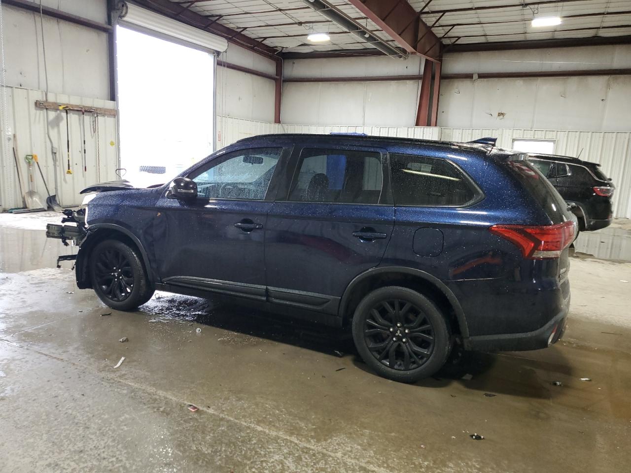 2019 Mitsubishi Outlander - Image 2