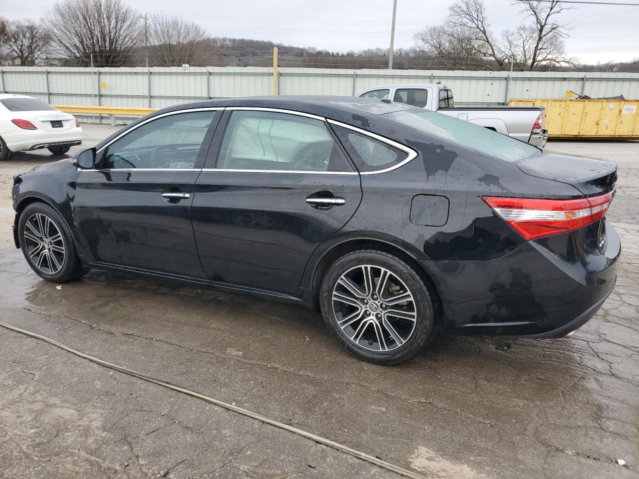 2015 Toyota Avalon - Image 2