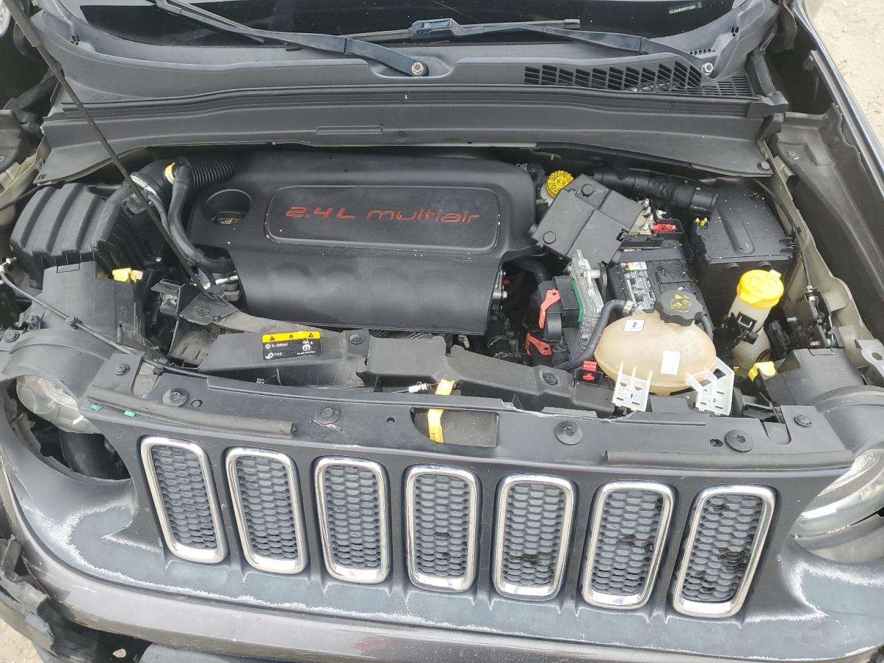 2017 Jeep Renegade - Image 12