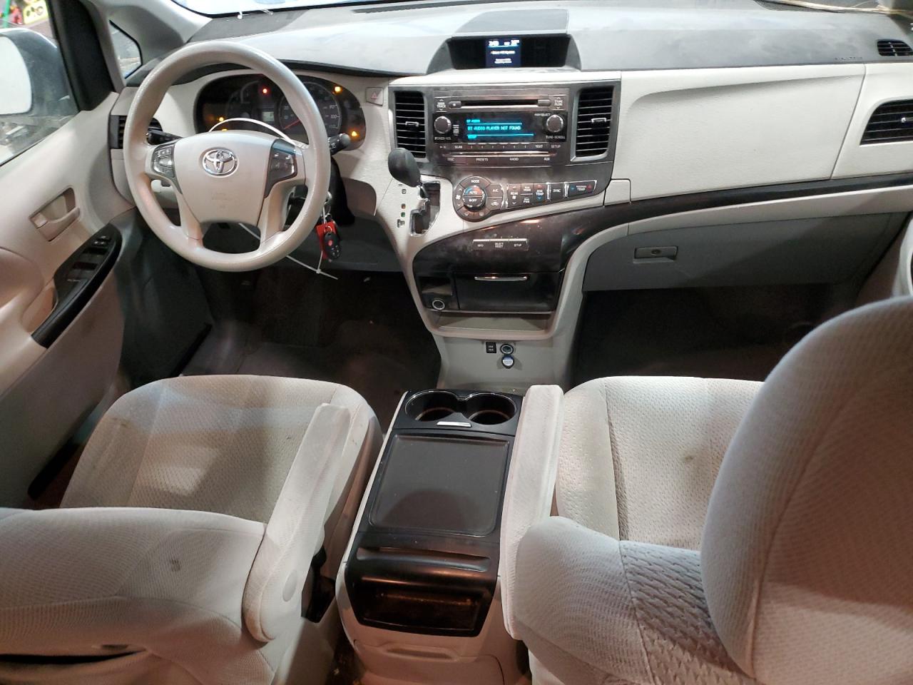 2014 Toyota Sienna - Image 8