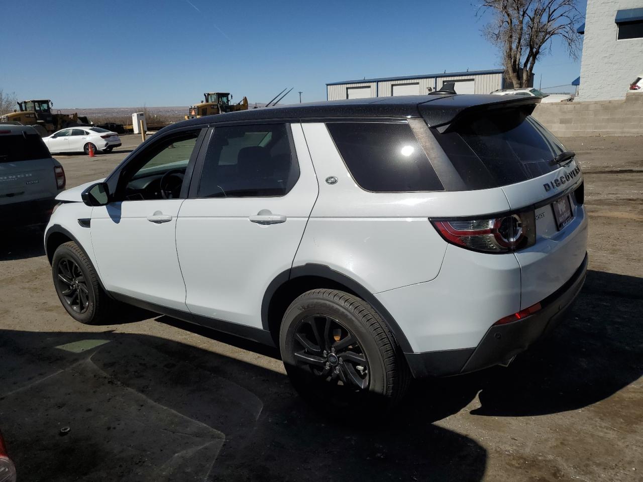 2016 Land Rover Discovery - Image 2