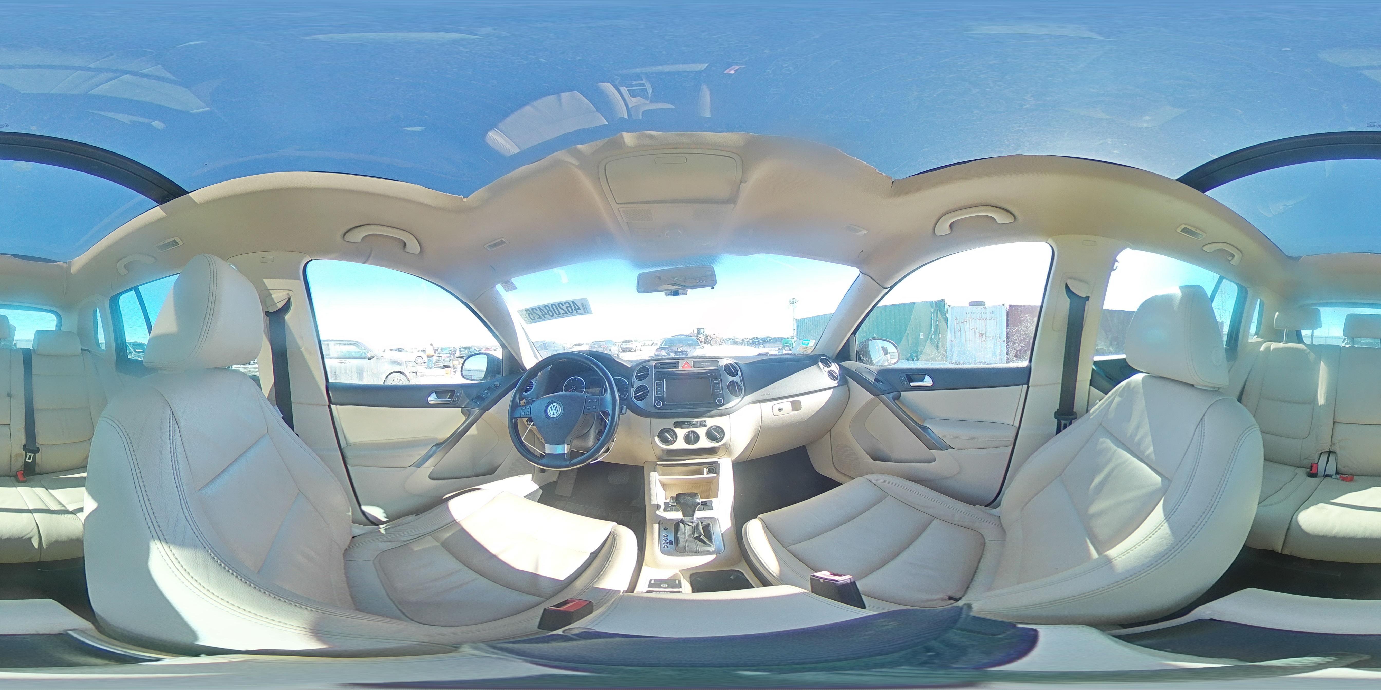 2010 Volkswagen Tiguan - Image 13
