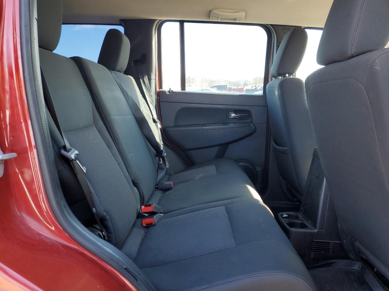 2009 Jeep Liberty (North America) - Image 11