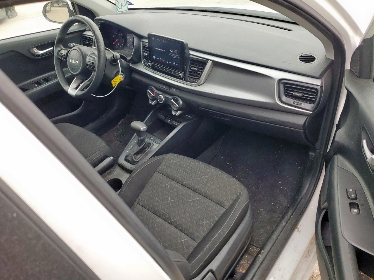 2022 Kia Rio - Image 8