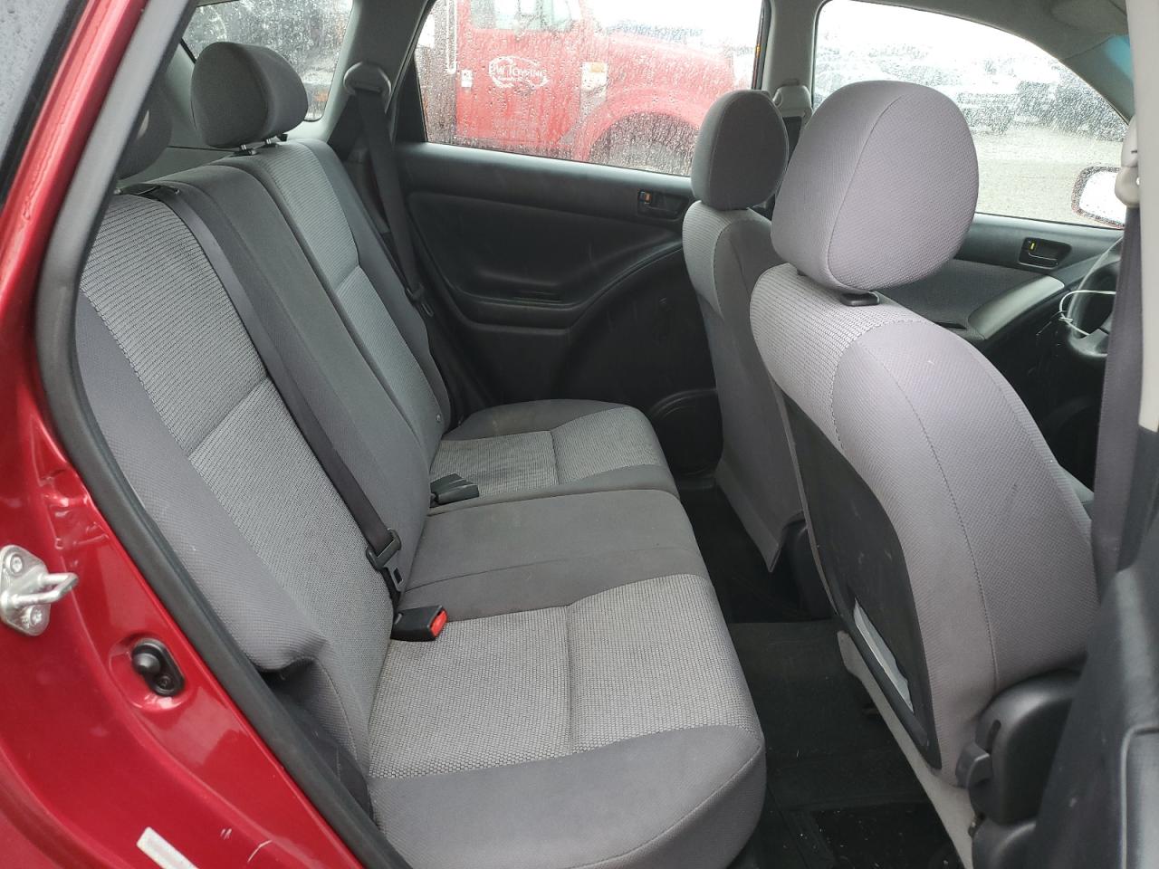 2005 Pontiac Vibe - Image 10