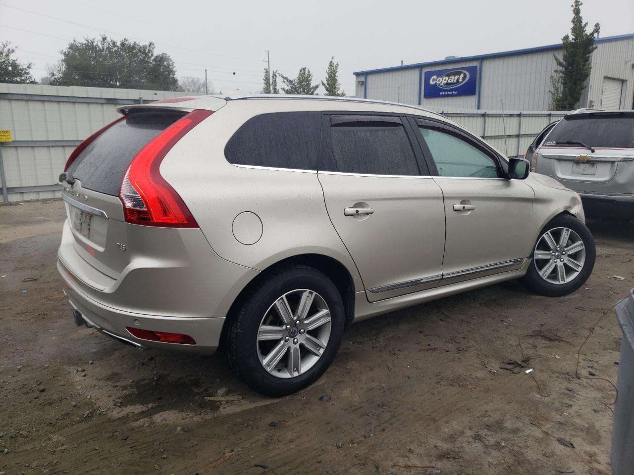 2017 Volvo XC60 - Image 3