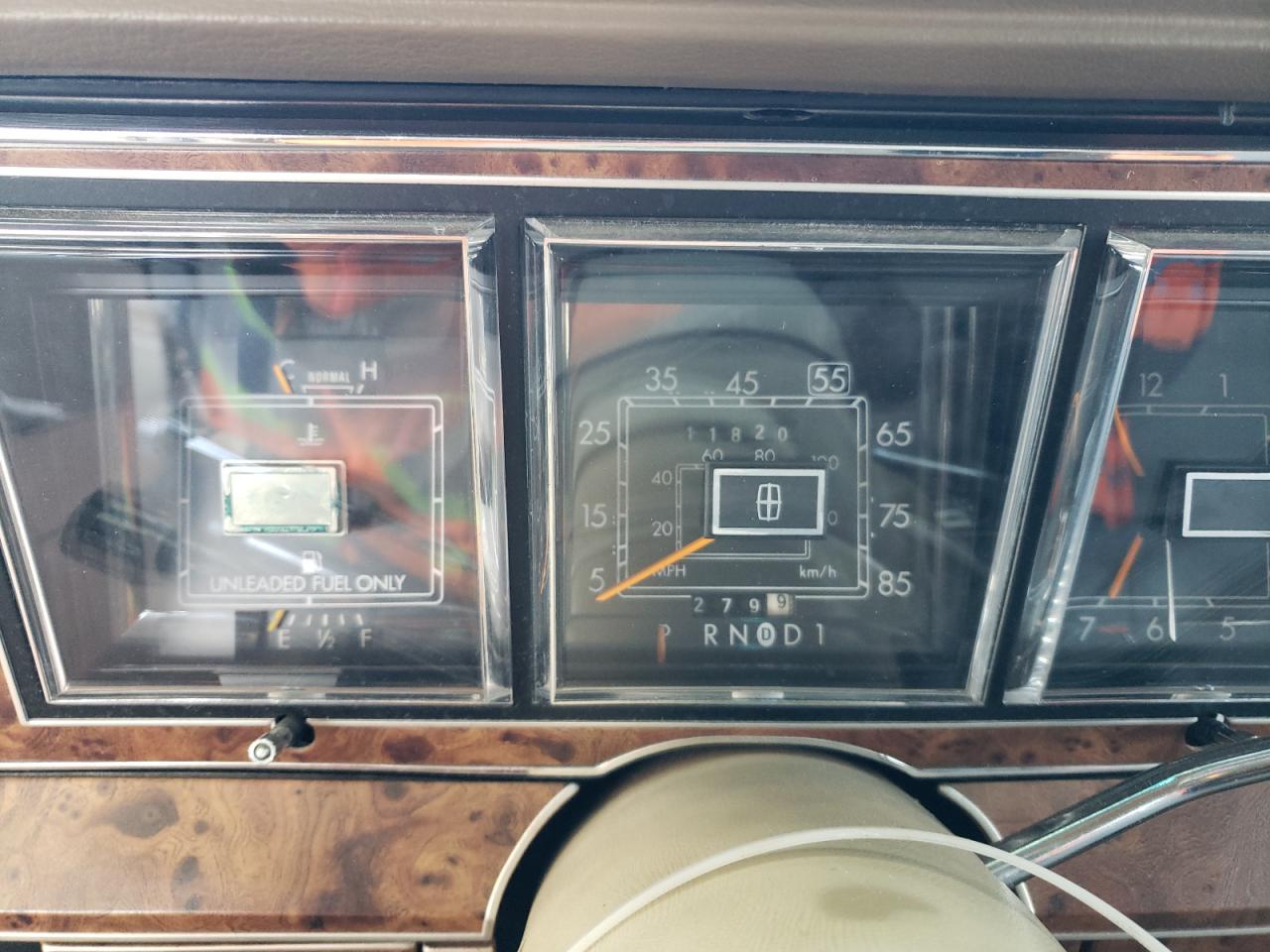 1986 Lincoln Town Car - Image 9