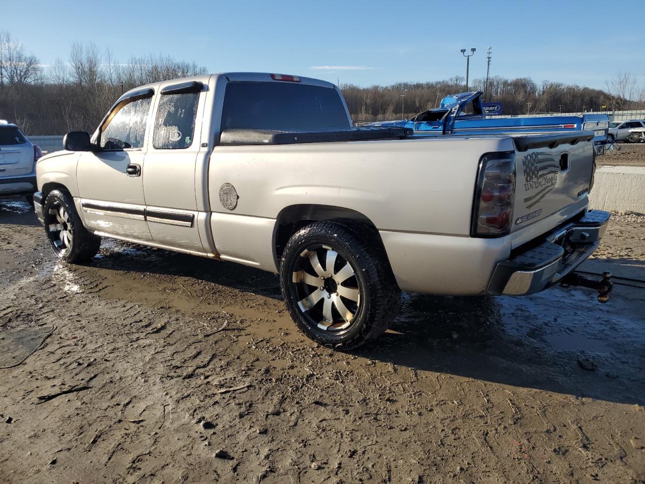 2004 Chevrolet Silverado - Image 2