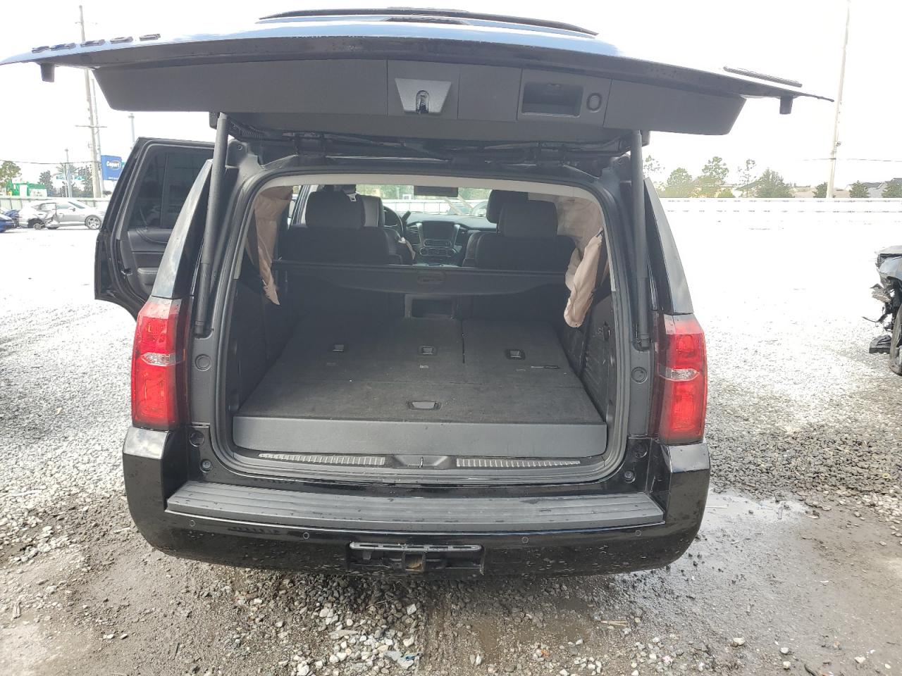 2018 Chevrolet Tahoe C1500 Premier VIN: 1GNSCCKJ1JR265084 Lot: 45997395