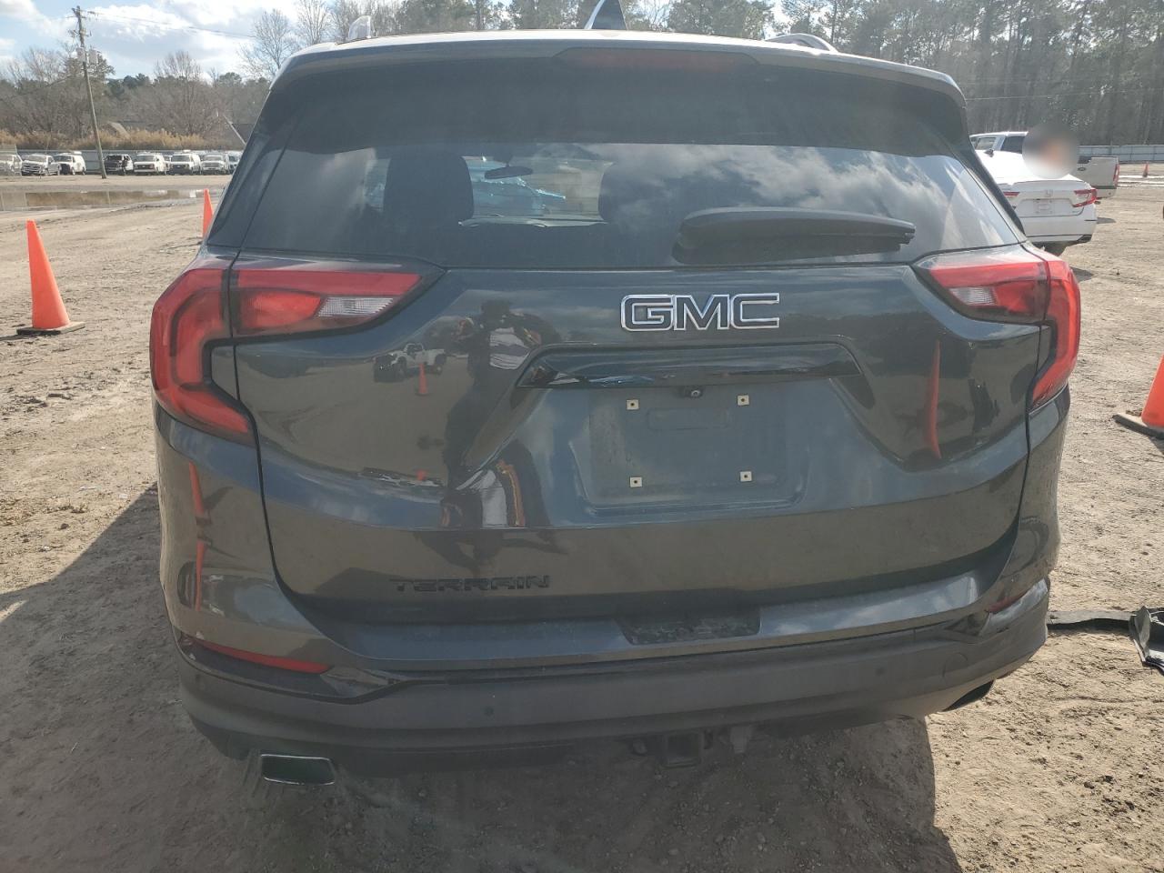 2020 GMC Terrain - Image 6