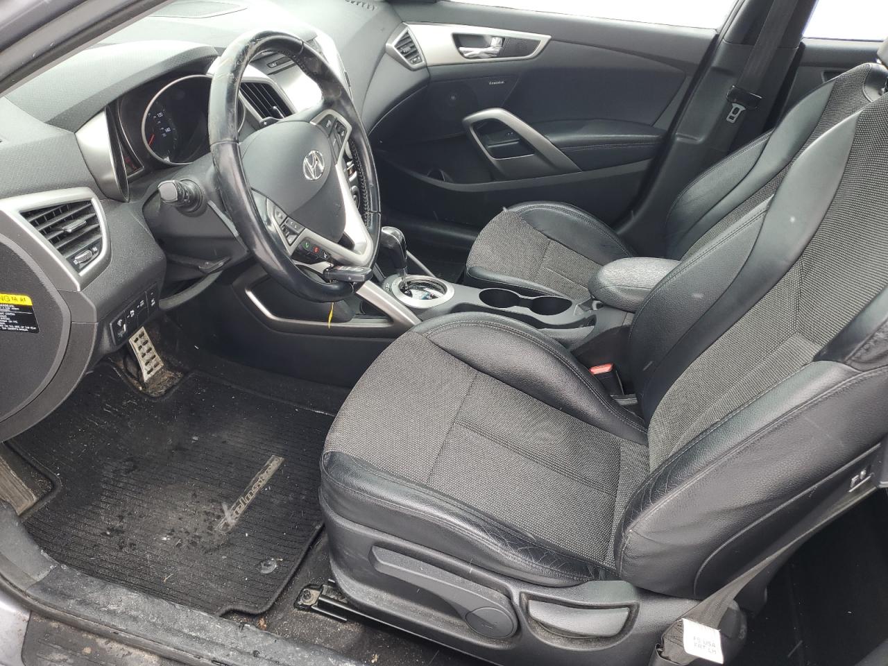 2013 Hyundai Veloster - Image 7