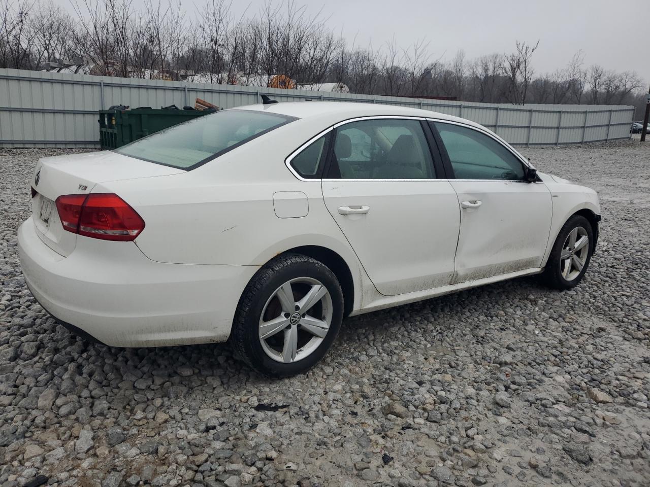 2014 Volkswagen Passat - Image 3