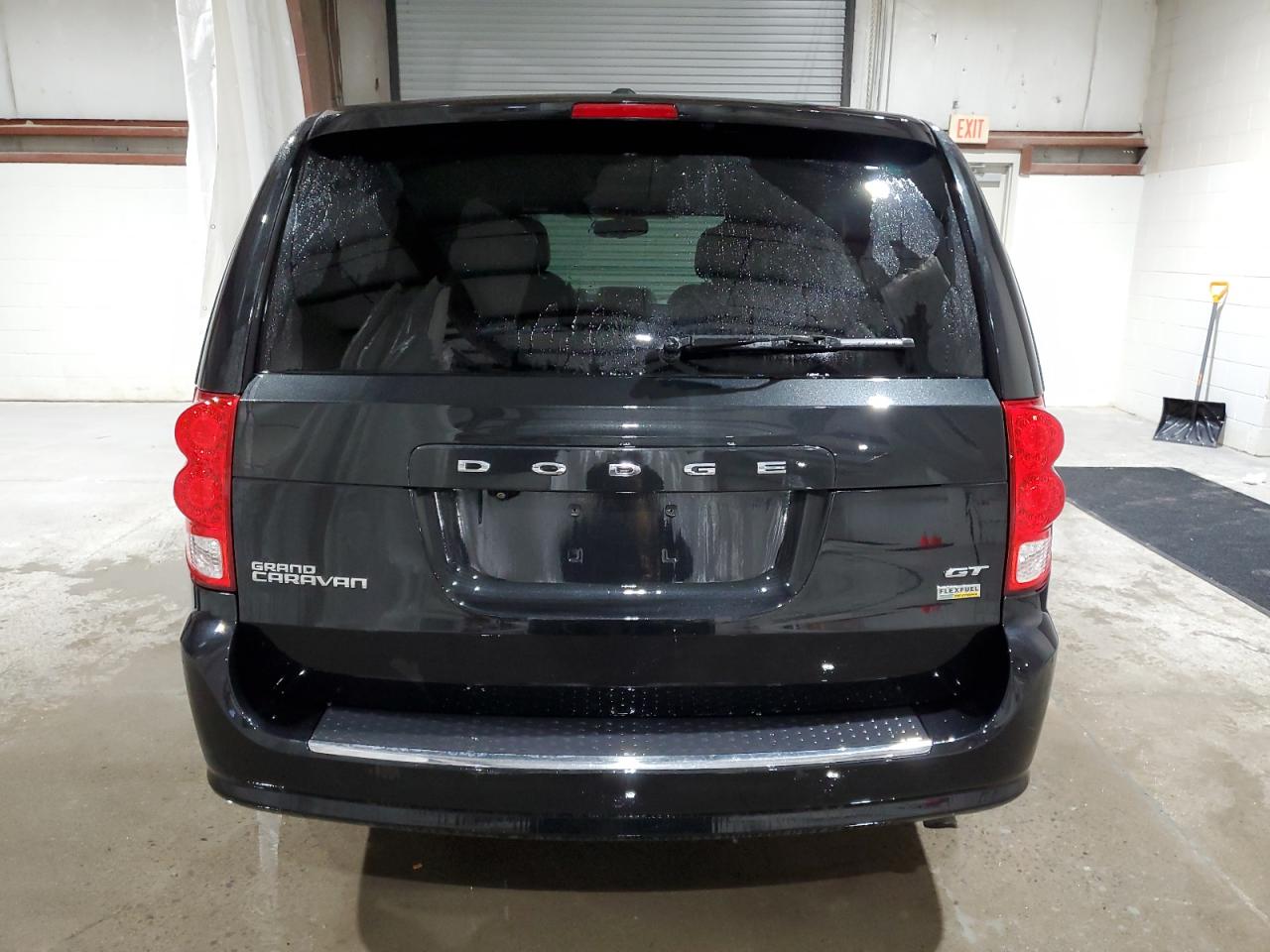 2017 Dodge Caravan - Image 6