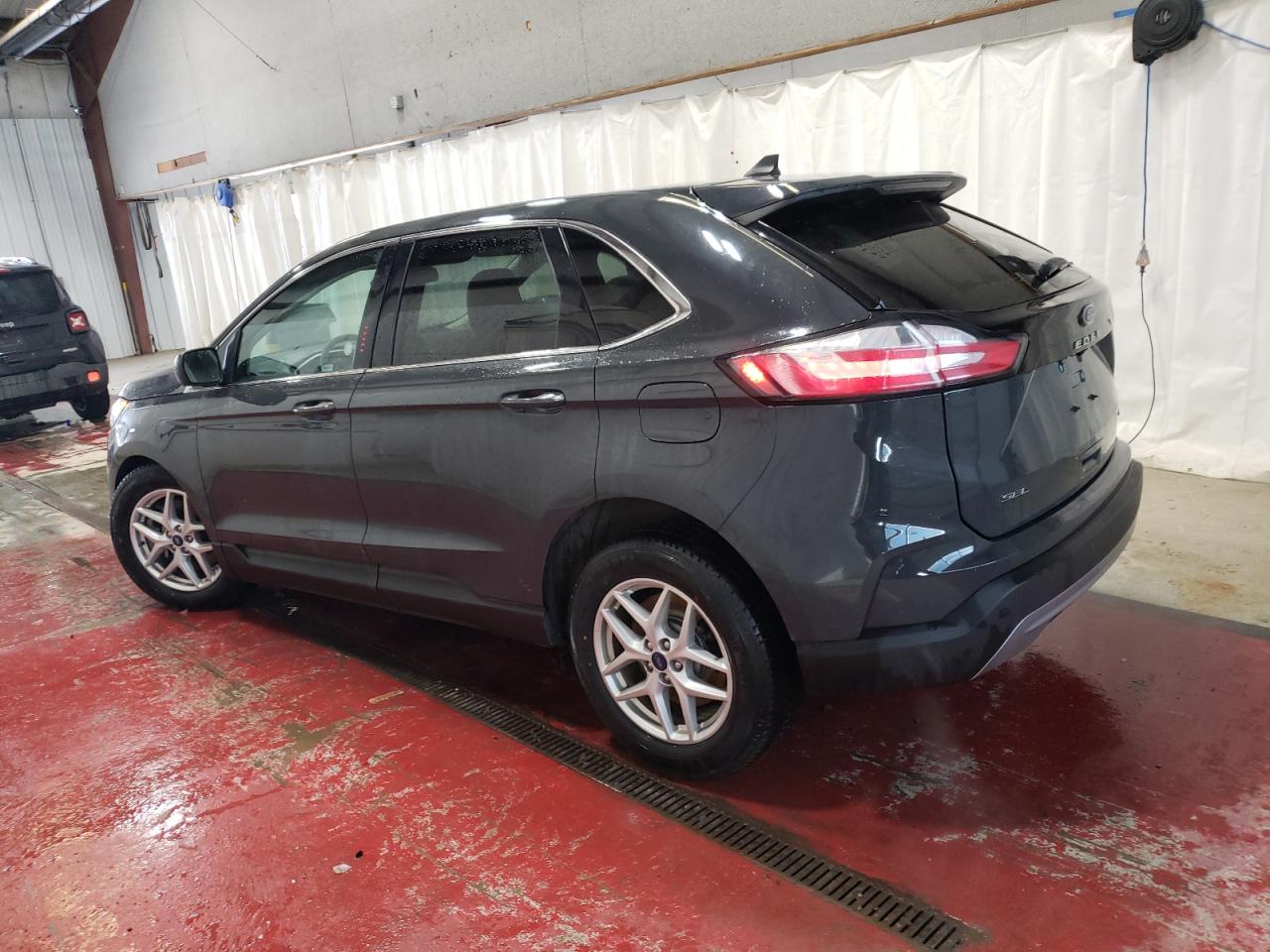 2021 Ford Edge - Image 2