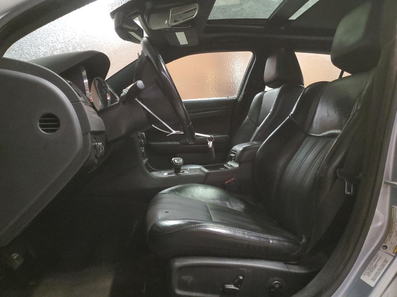 2013 Chrysler 300 - Image 7