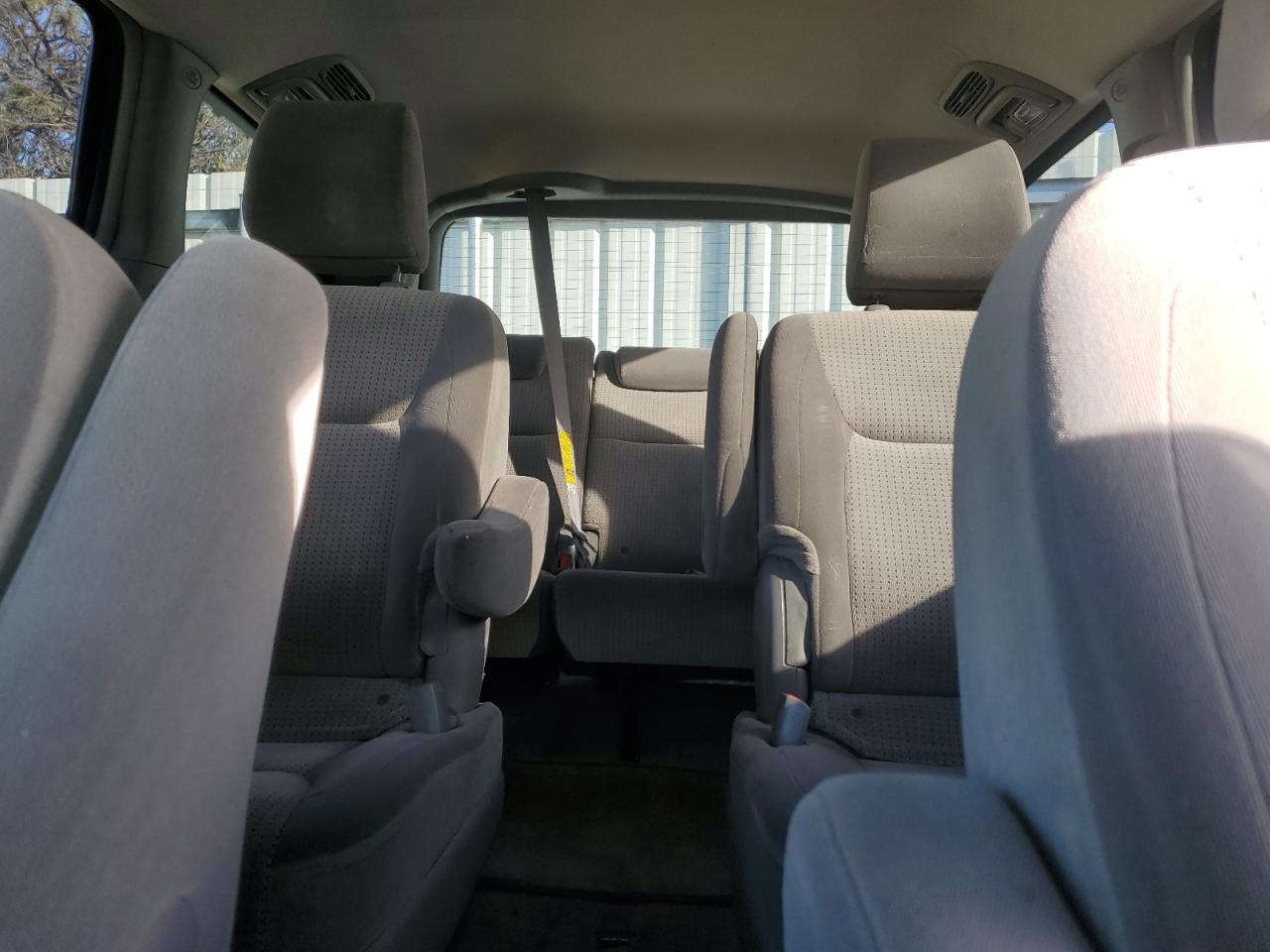 2010 Toyota Sienna - Image 10