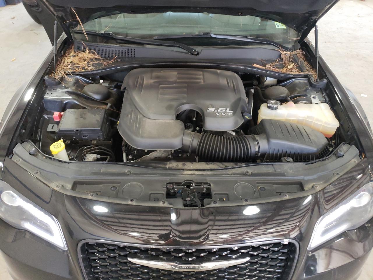 2020 Chrysler 300 - Image 11