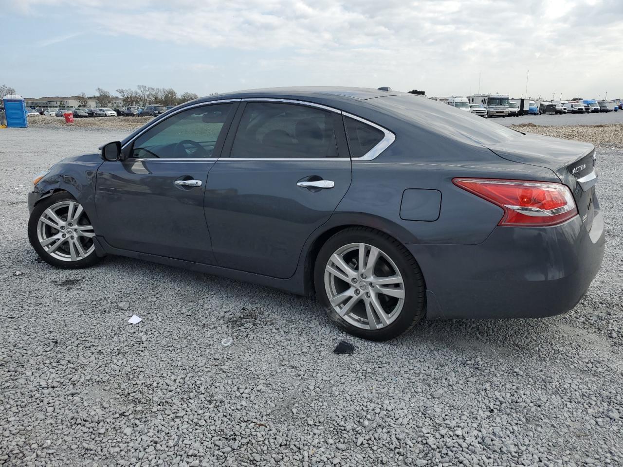 2013 Nissan Altima - Image 2