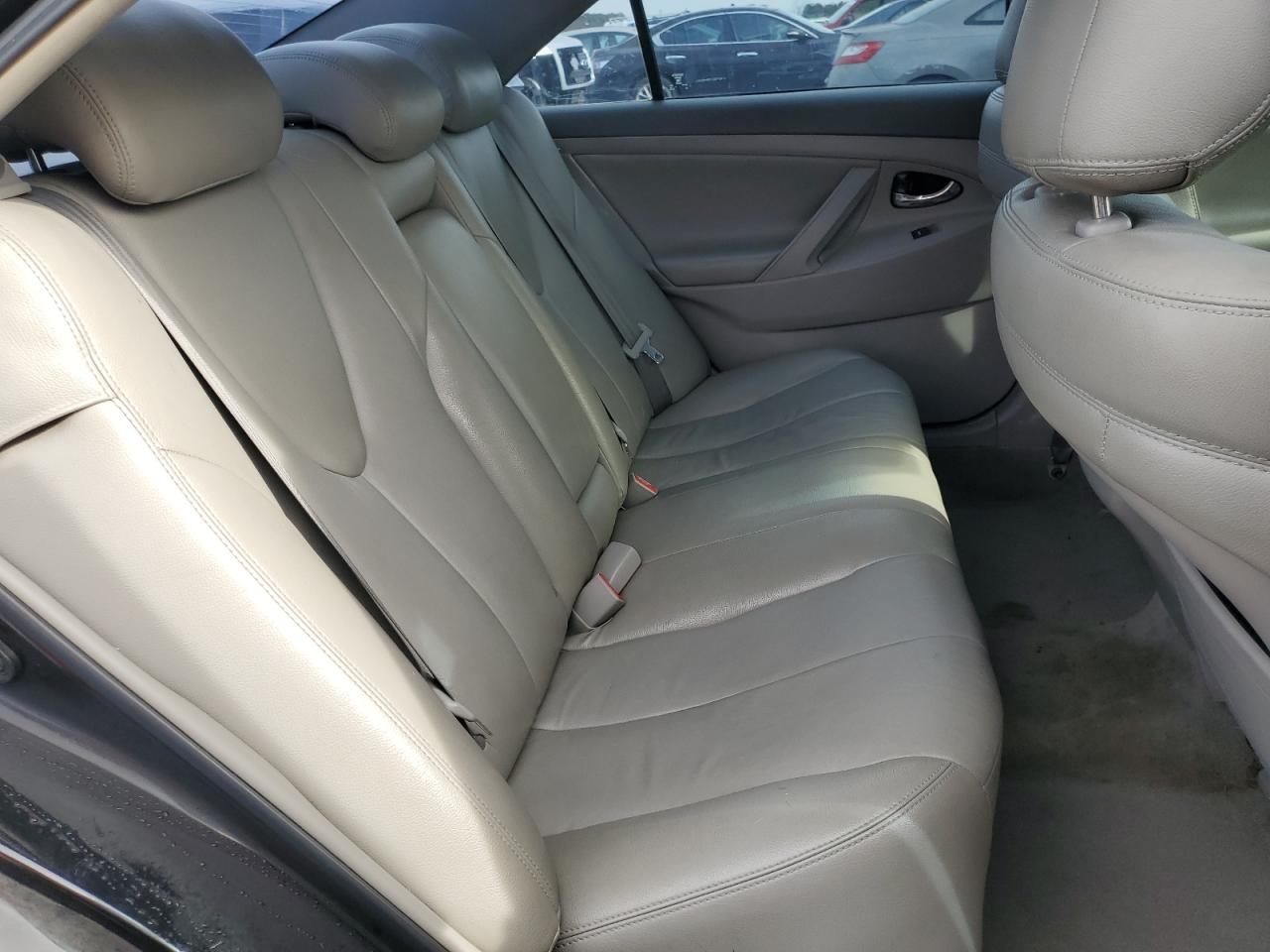 2011 Toyota Camry - Image 10