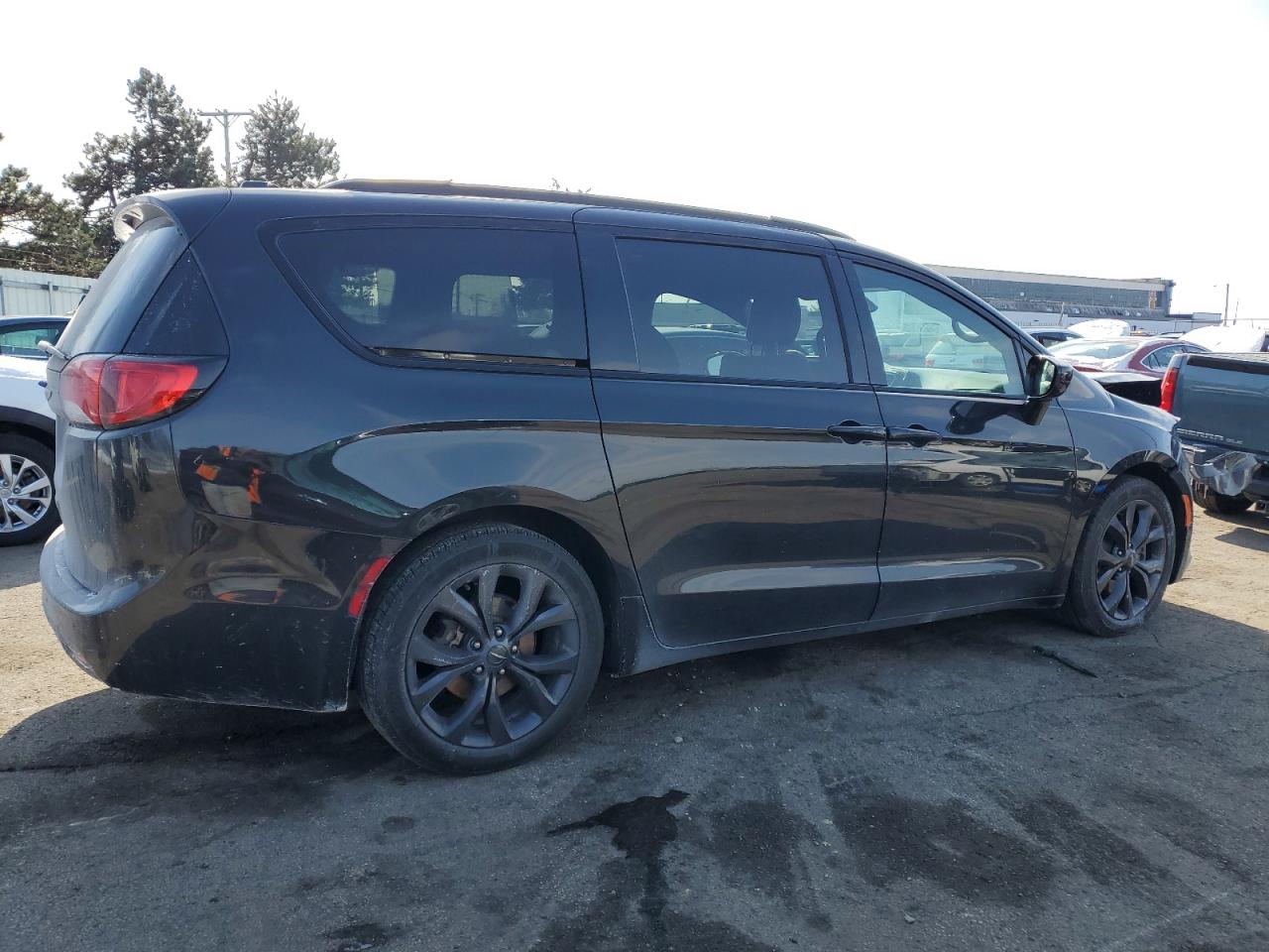 2018 Chrysler Pacifica - Image 3