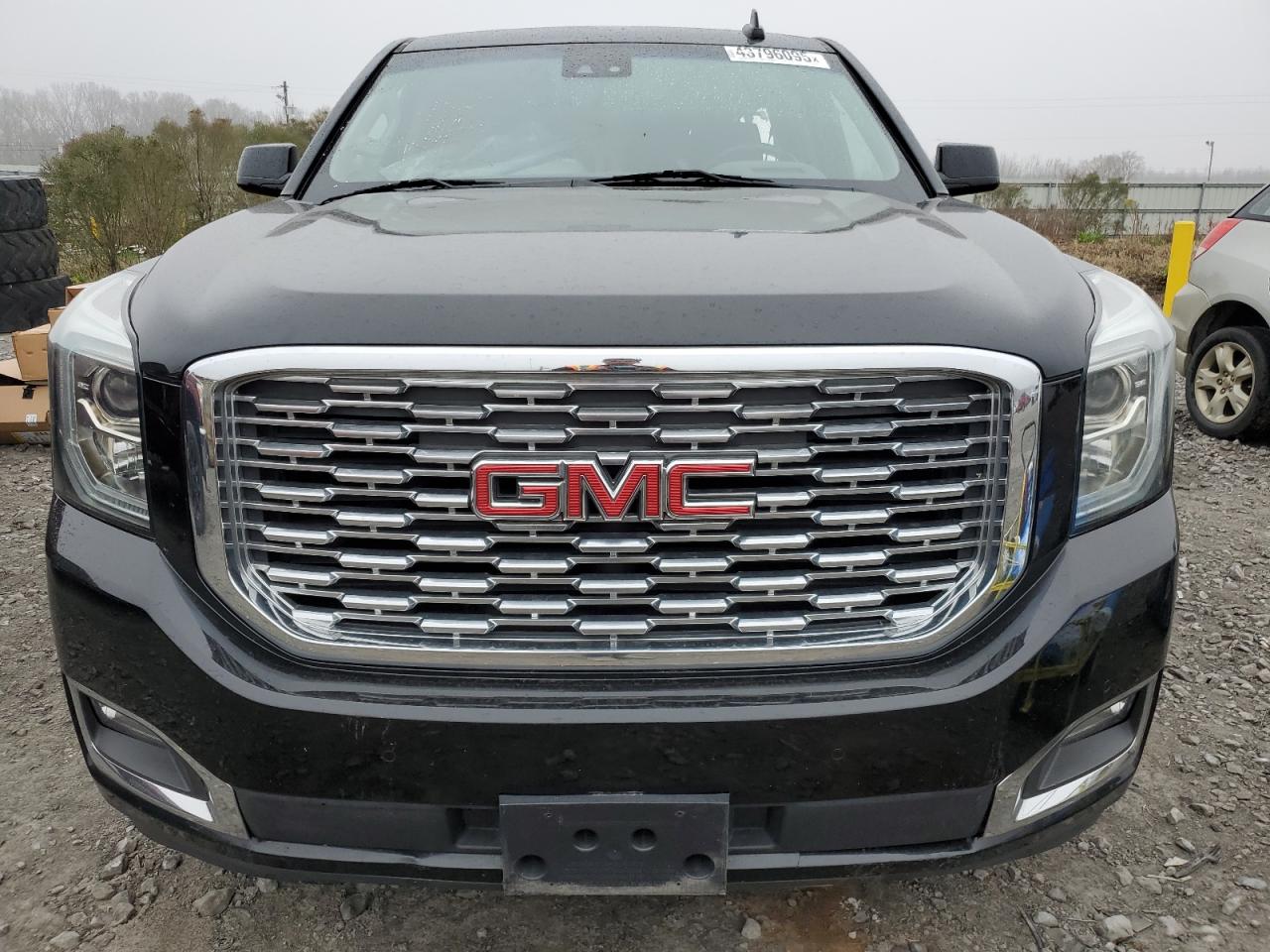 2020 GMC Yukon - Image 5