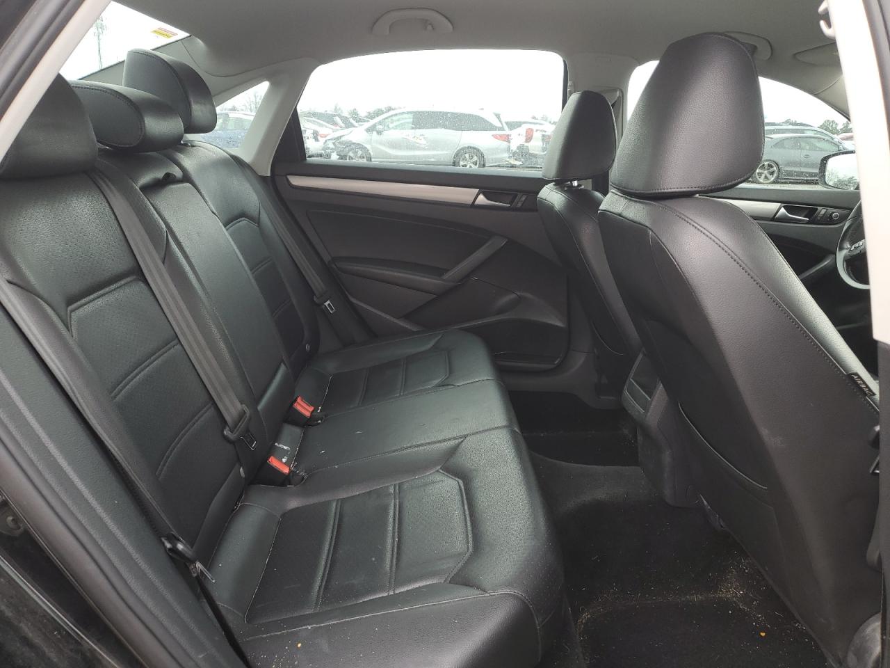 2015 Volkswagen Passat - Image 10