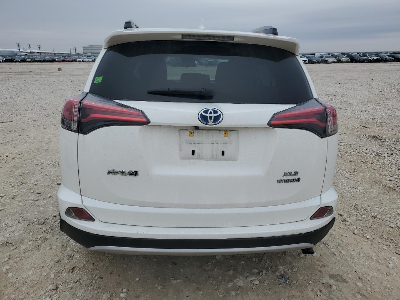 2018 Toyota RAV 4 - Image 6