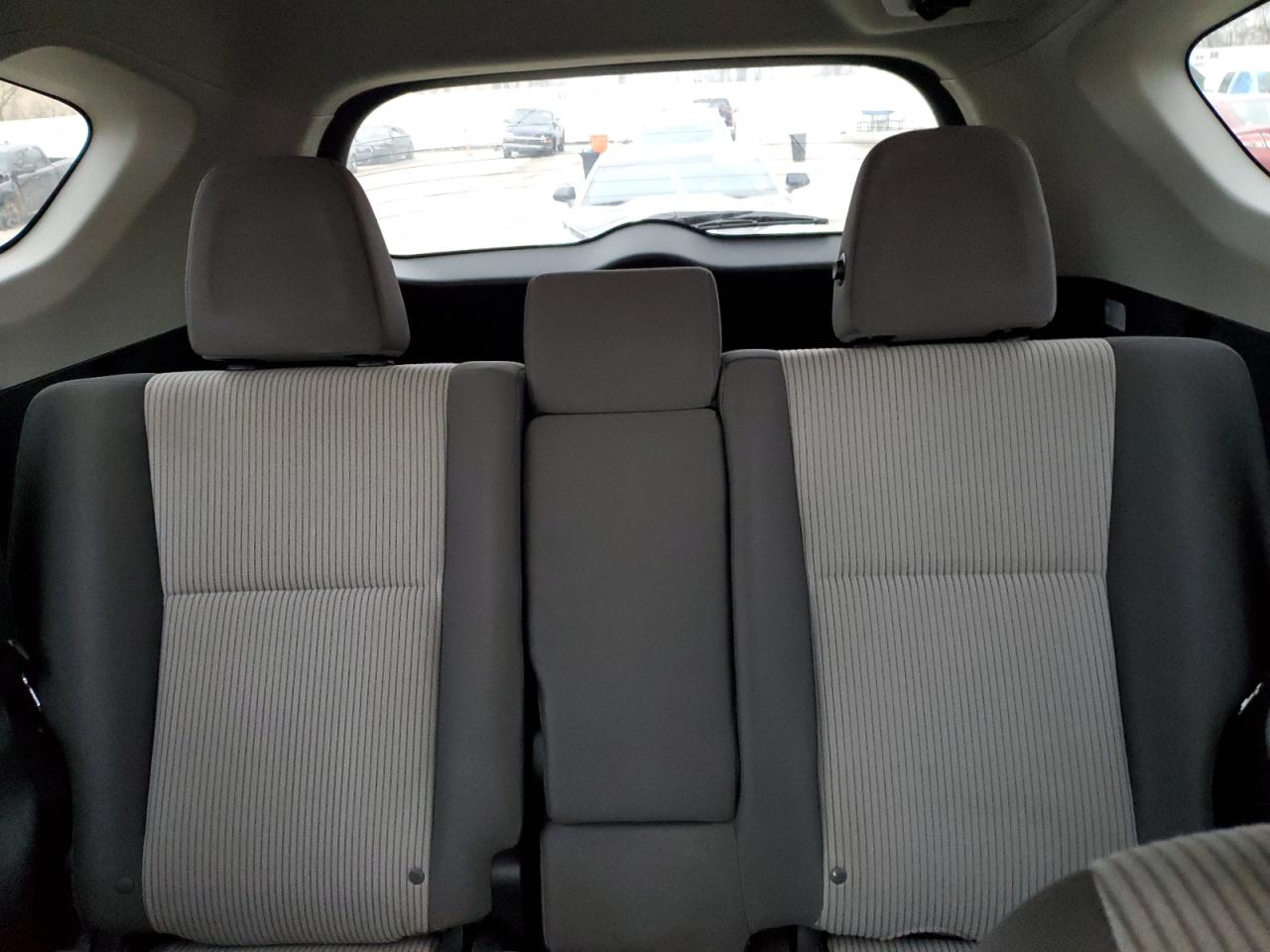 2015 Toyota RAV 4 - Image 10