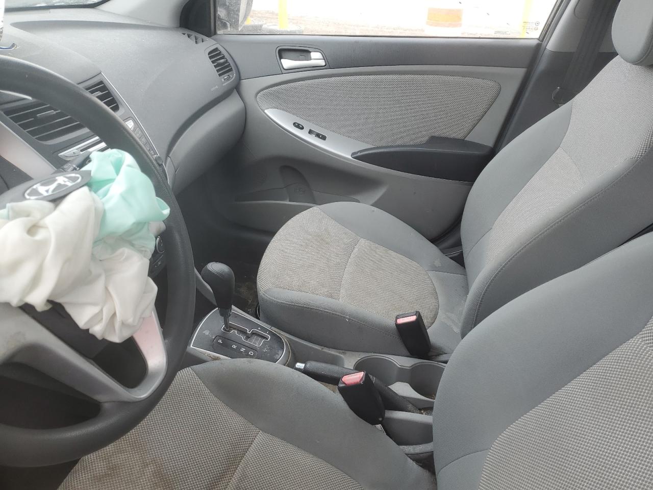 2013 Hyundai Accent - Image 8