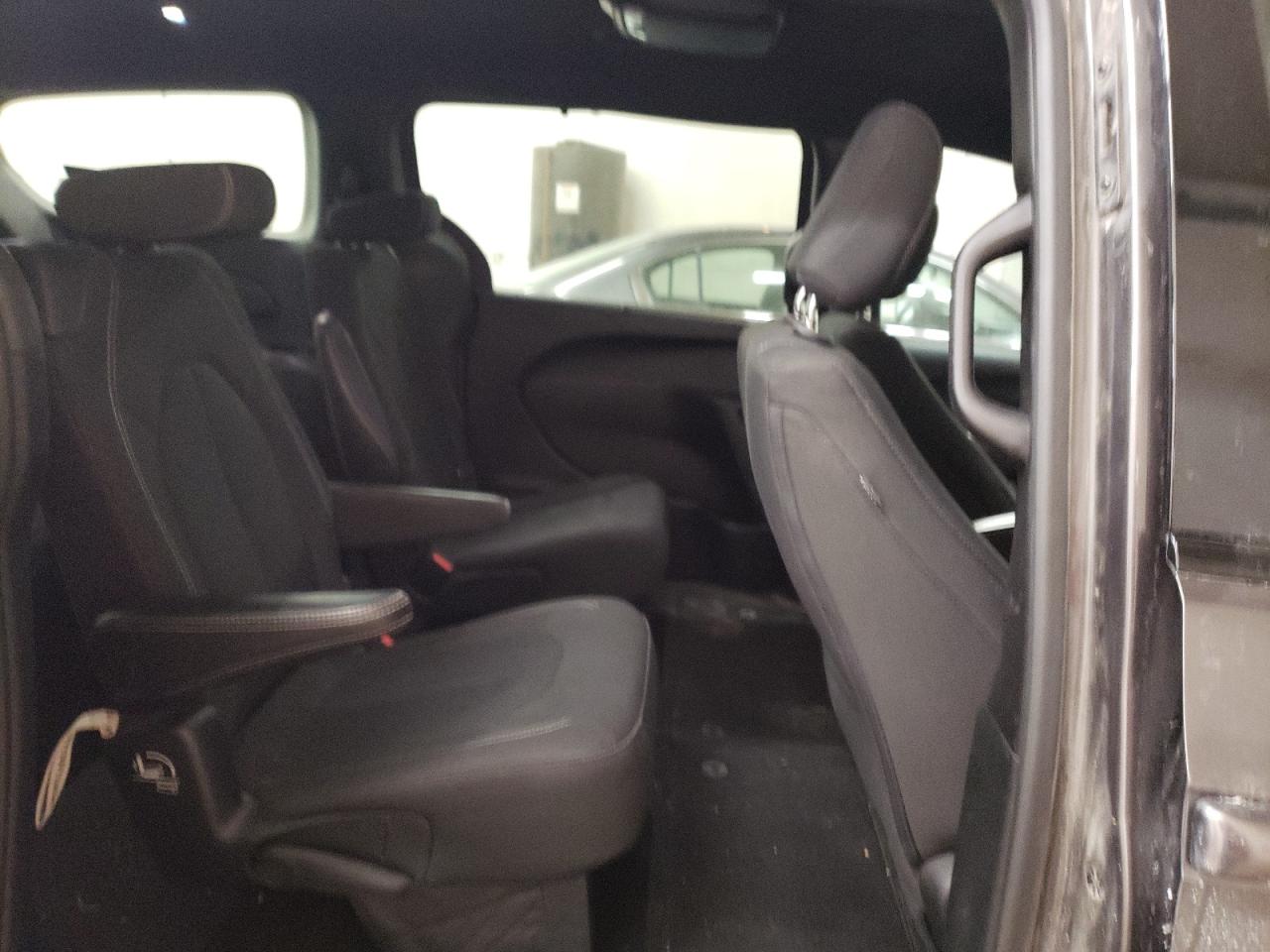 2019 Chrysler Pacifica - Image 11