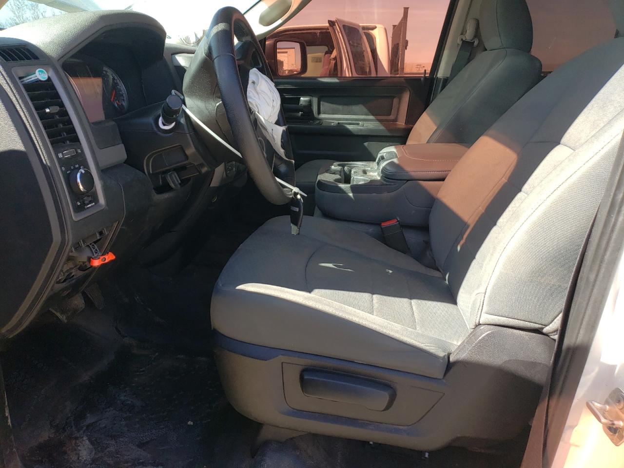2016 RAM 1500 - Image 7