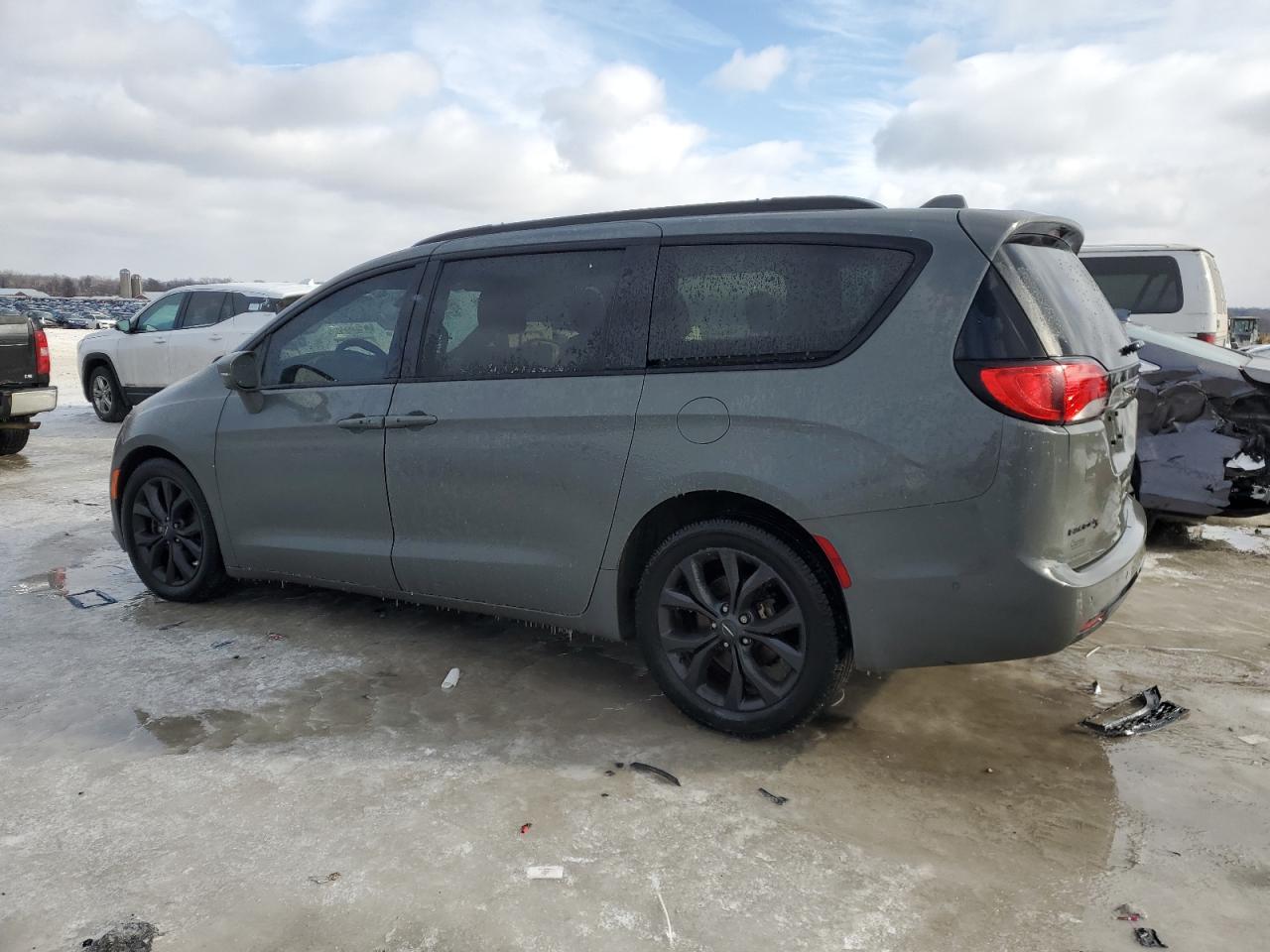 2020 Chrysler Pacifica - Image 2