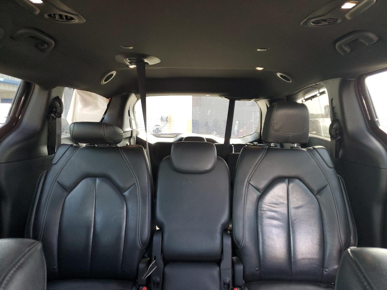 2020 Chrysler Pacifica - Image 10