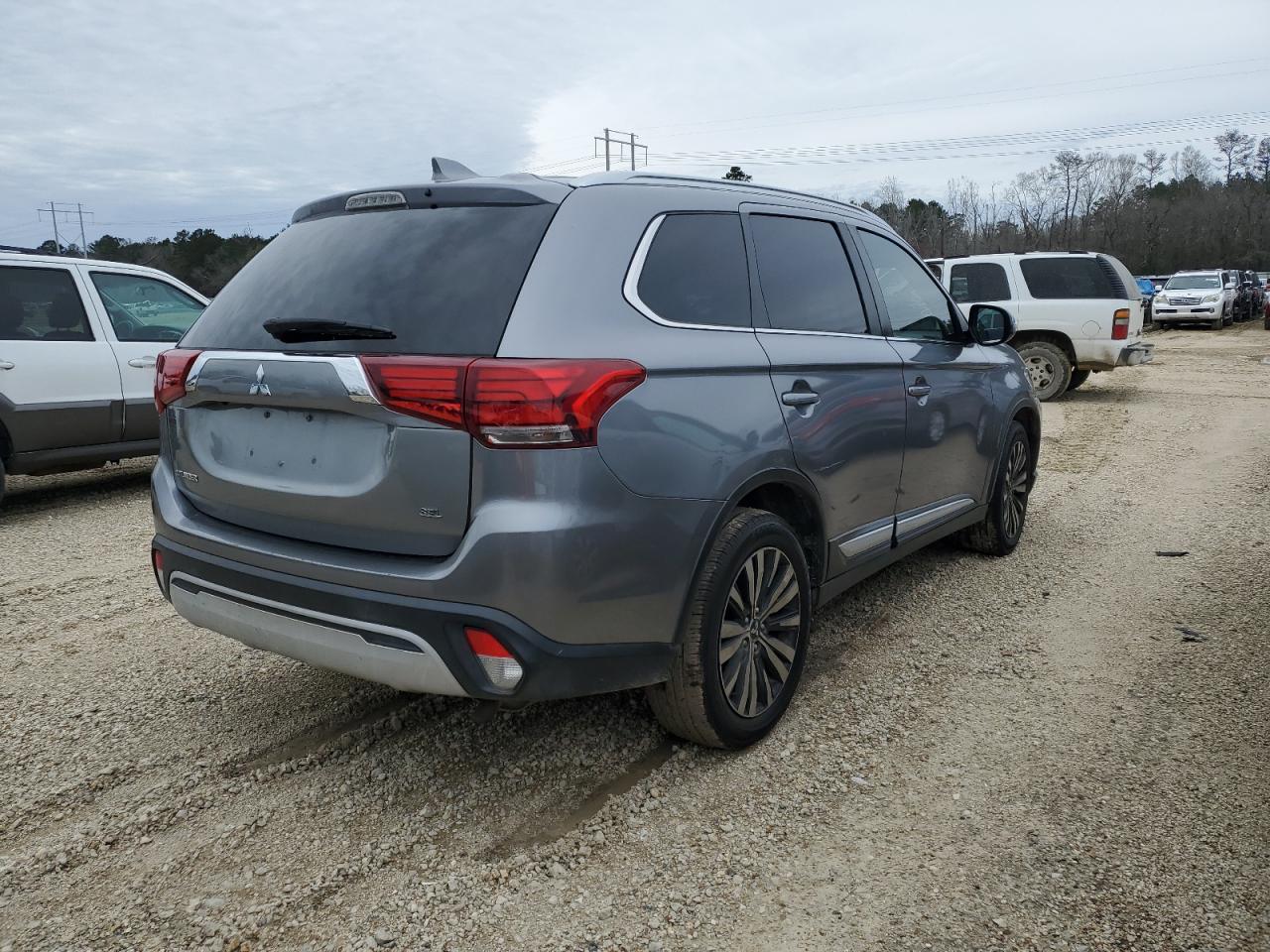 2020 Mitsubishi Outlander - Image 3