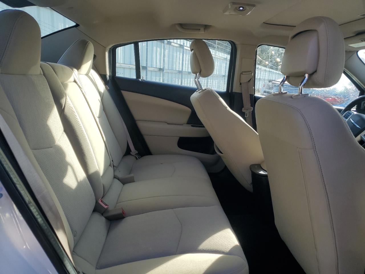 2012 Chrysler 200 - Image 10