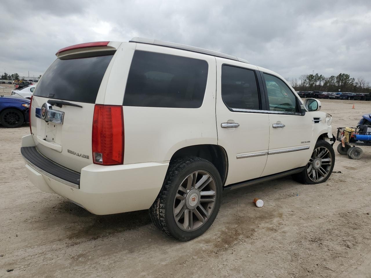 2013 Cadillac Escalade - Image 3
