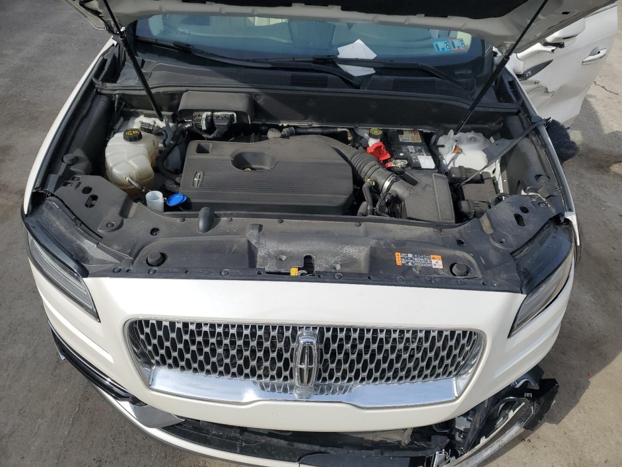 2019 Lincoln Nautilus - Image 14