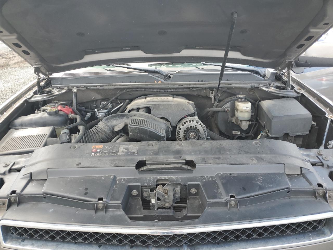 2011 Chevrolet Suburban - Image 13
