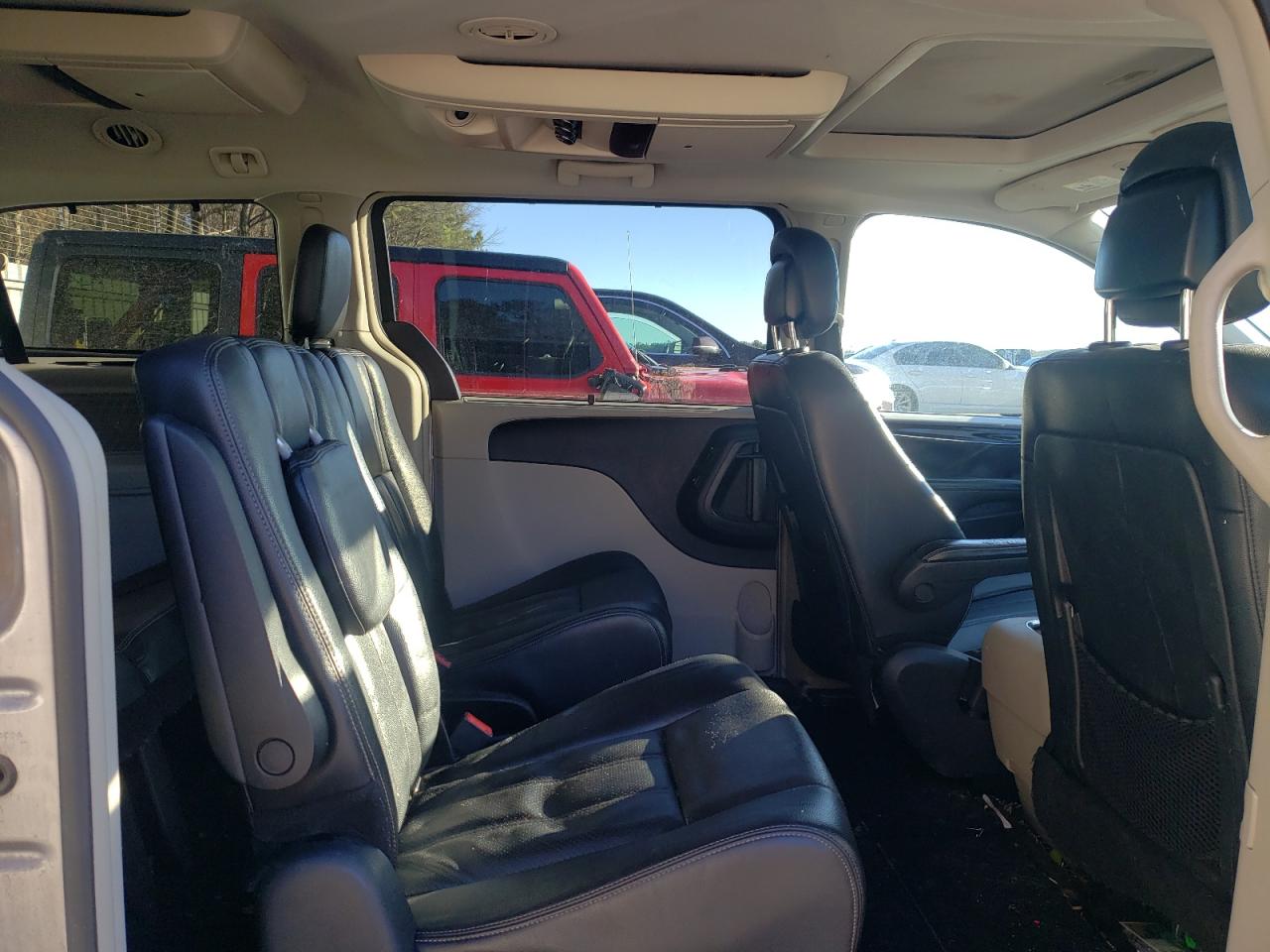 2013 Chrysler Town & Country - Image 11