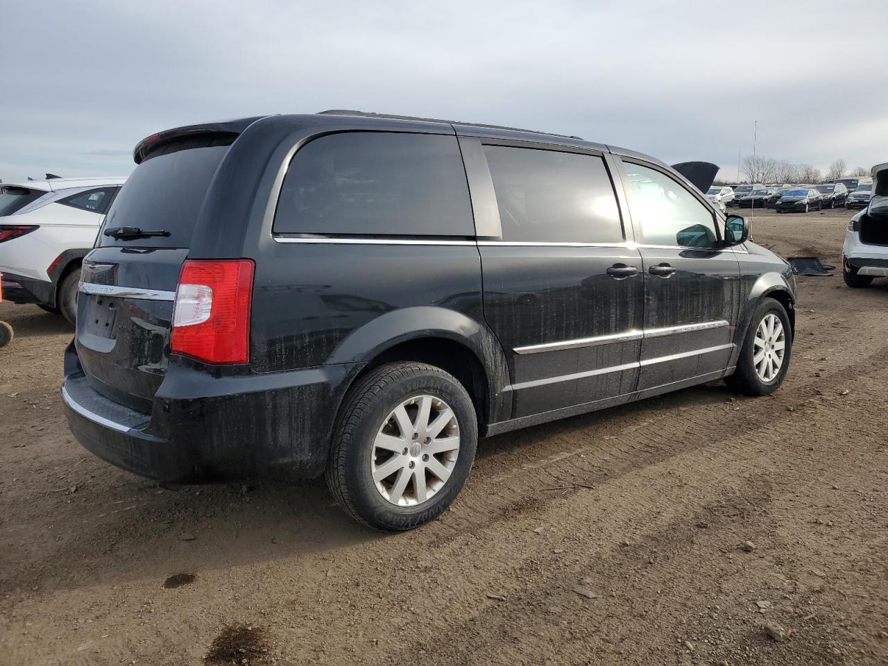 2014 Chrysler Town & Country - Image 3